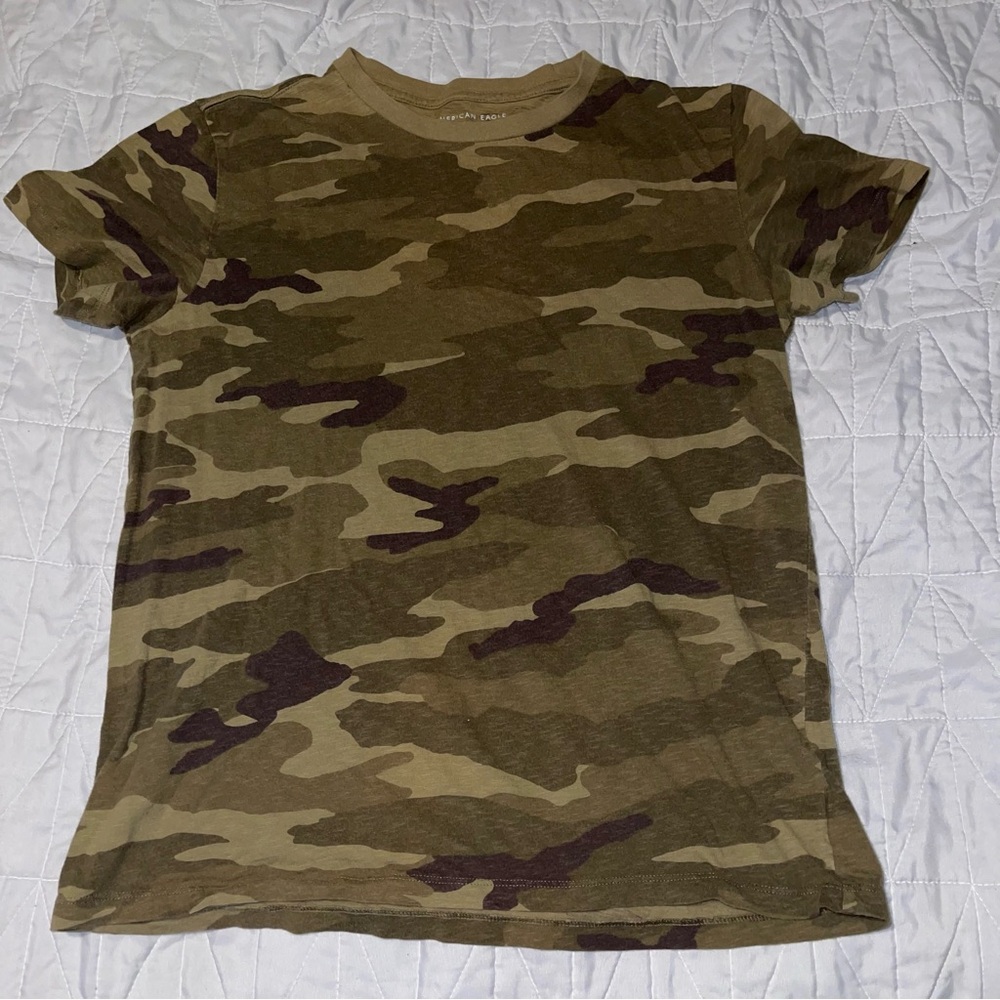 Medium American Eagle Camo Tshirt